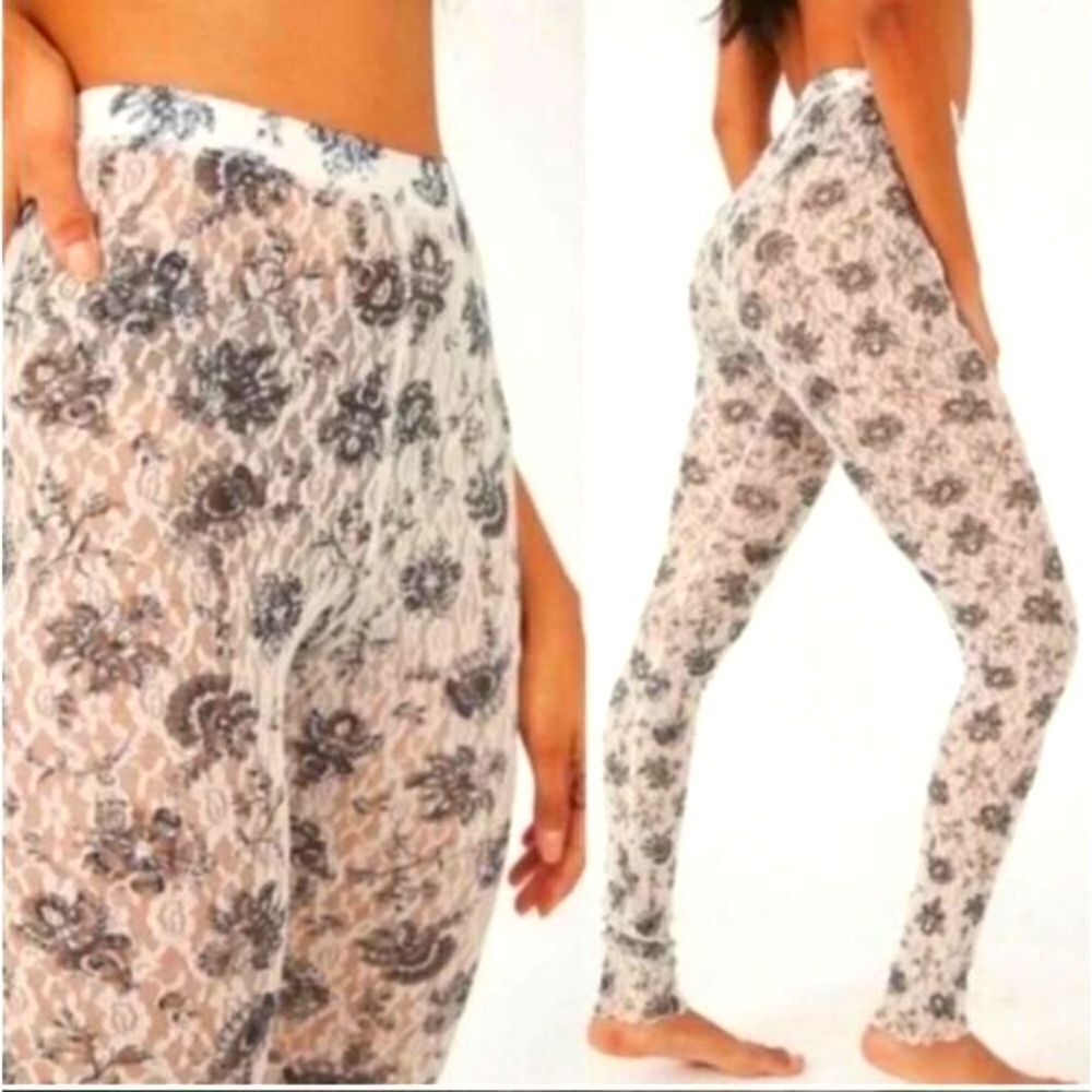 Free People layered in lace leggings size Medium